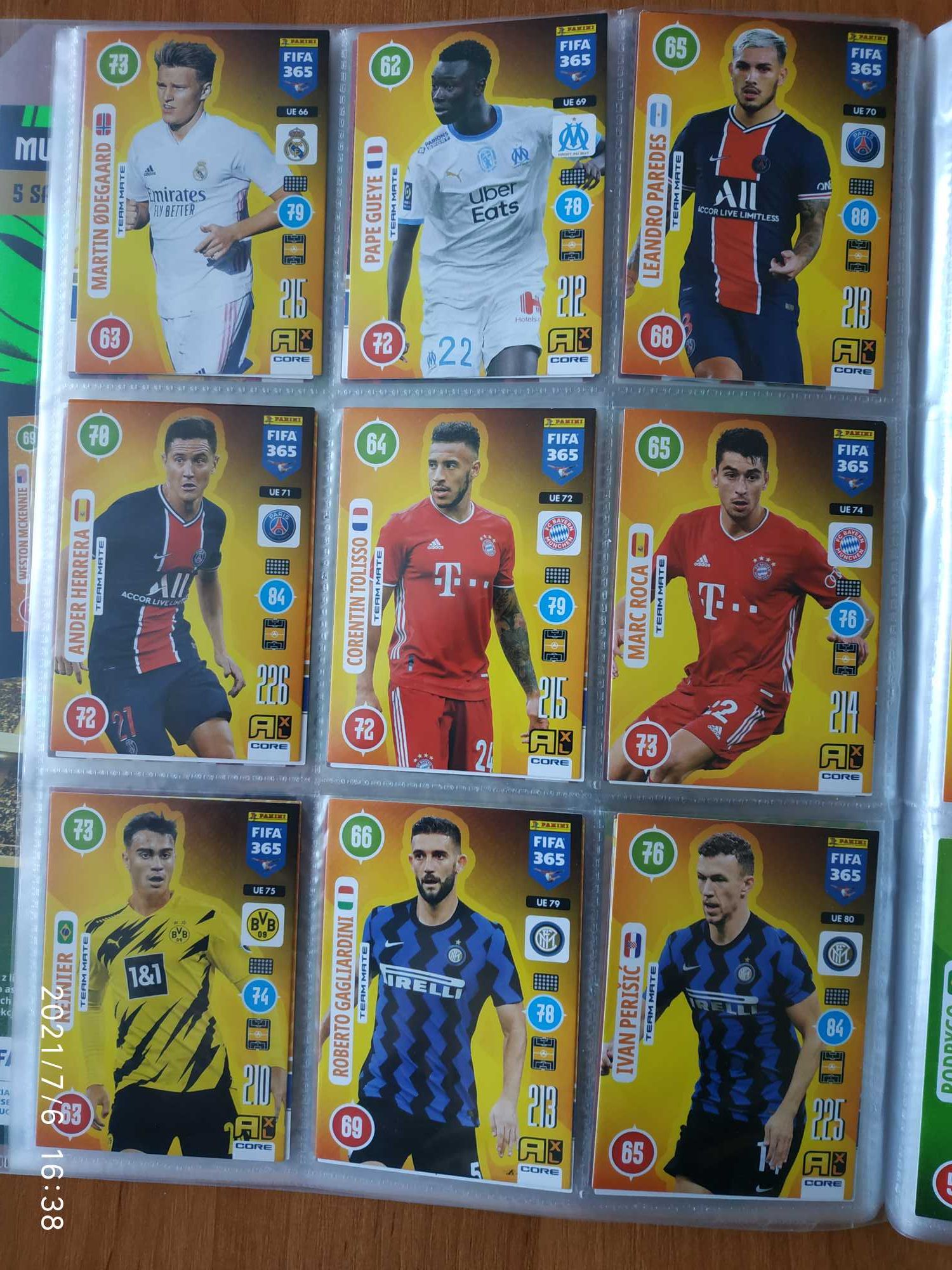 Karty Panini FIFA 365 Update Edition 2021 - 72 karty plus puszka kula