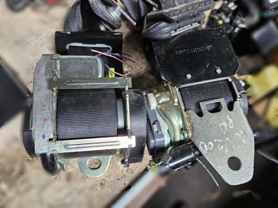 Nissan NV200 przednie pasy bezpieczeństwa