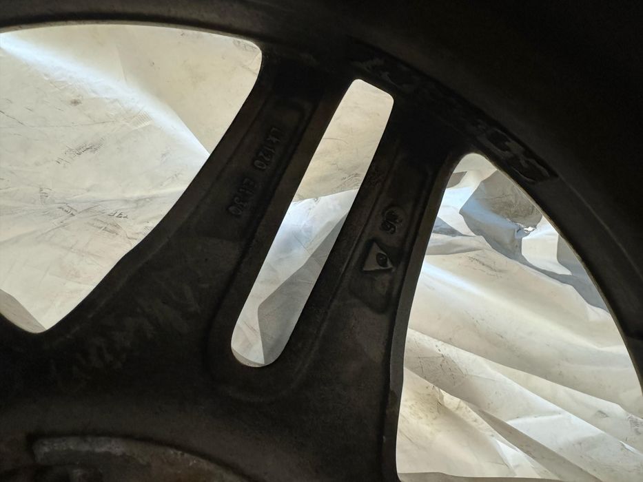 4 jantes novas aro 17, nunca estreadas, com 4 pneus novos.