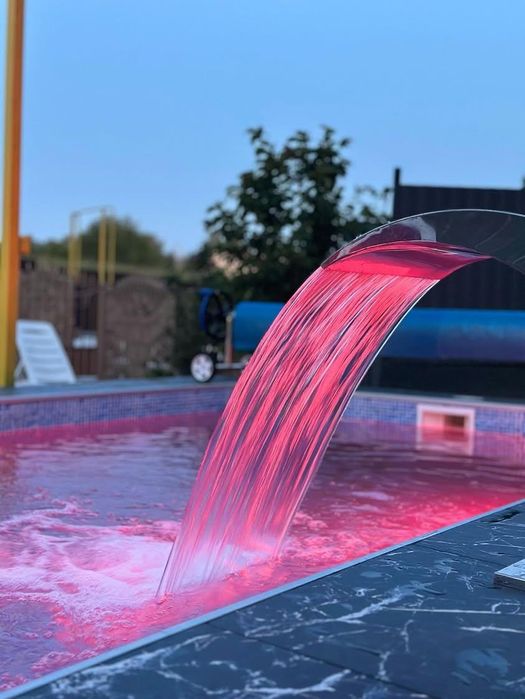 Подобово будинок з теплим басейном