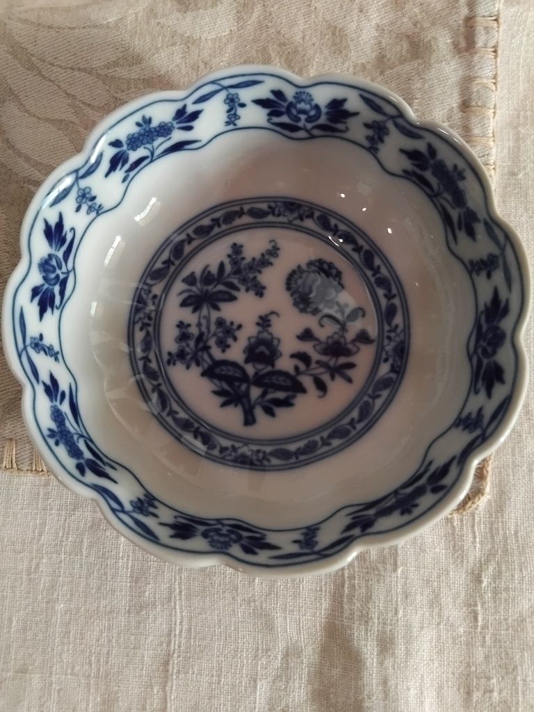 Peças  em porcelana e cristal como novas.