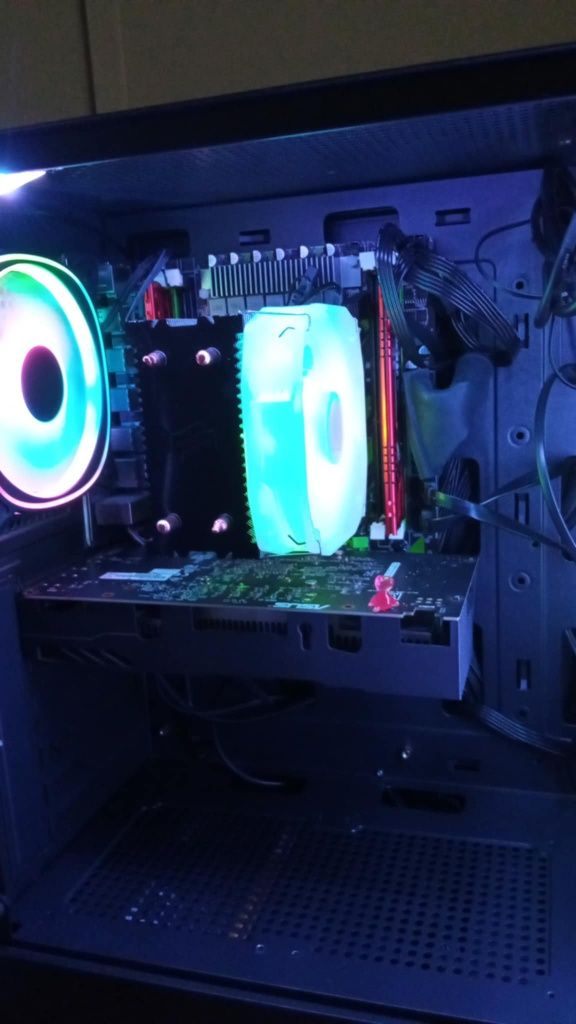 Sprzedam komputer gamingowy z monitorem 144hz