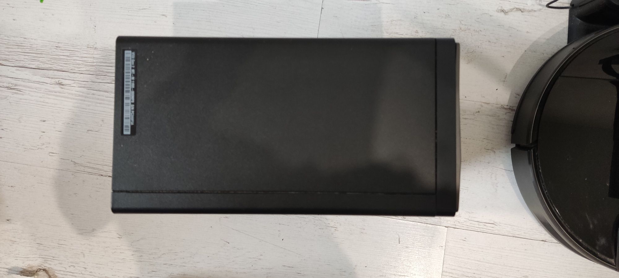 Komputer lenovo z klawiaturą i myszką