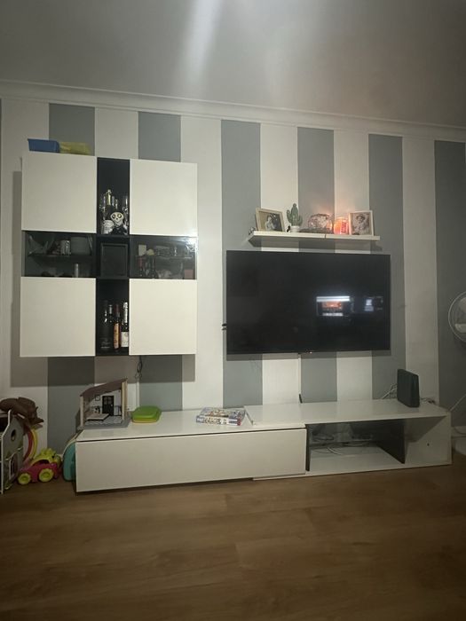 Móvel TV com estante e prateleira com luzes