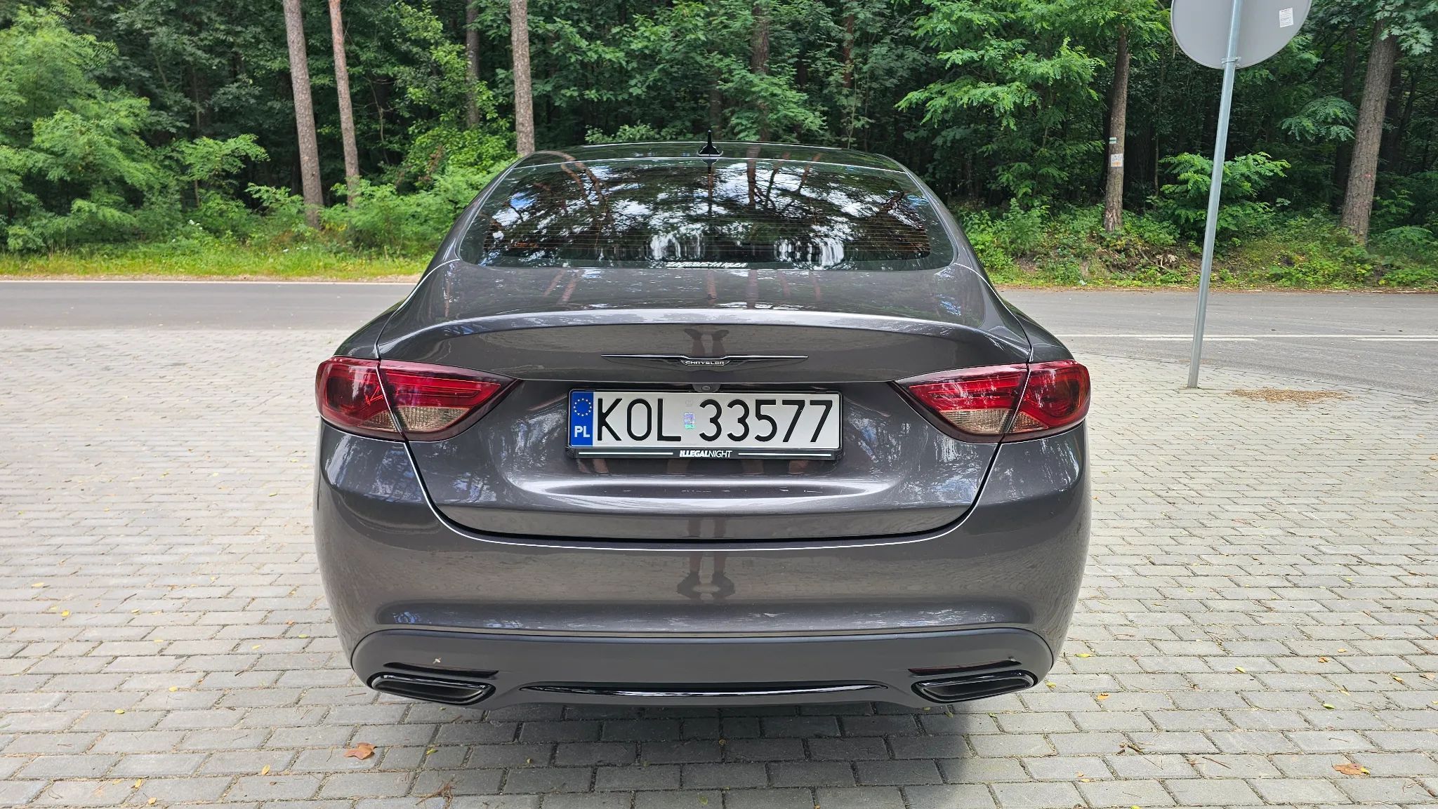 Chrysler 200