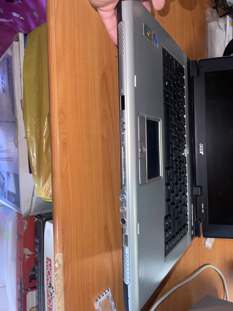 Portatil acer com pouco uso e em boa condição