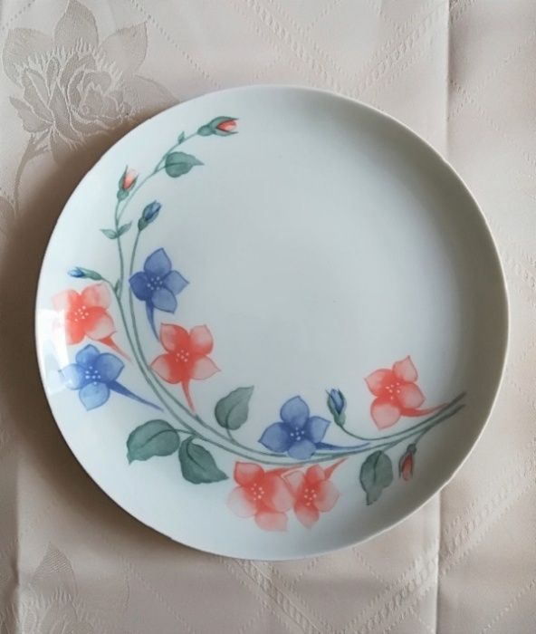 3 półmiski: 2 okrągłe i 1 owalny