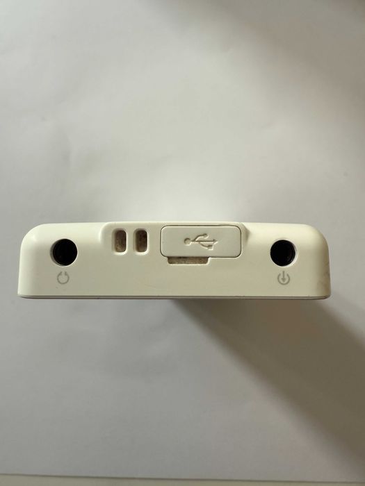 Аудіо плеєр iRiver E100 (4 GB) — MP3/відео-плеєр, FM-радіо, microSD