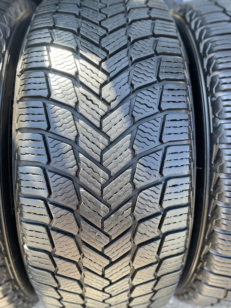 215/55R17 Michelin X- ICE SNOW