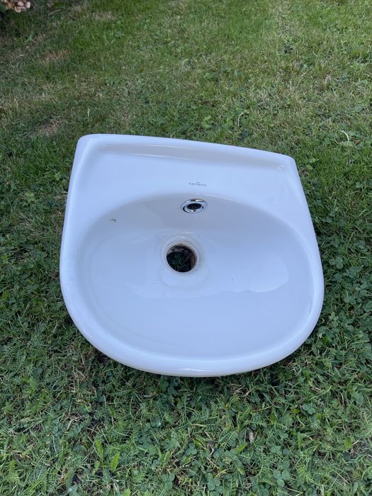 Mała umywalka Cersanit