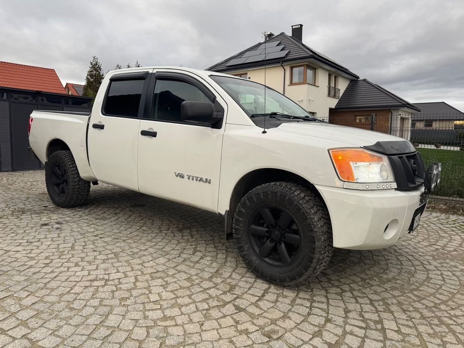 Nissan Titan Nissan Titan 5.6 V8 320 KM 2015r