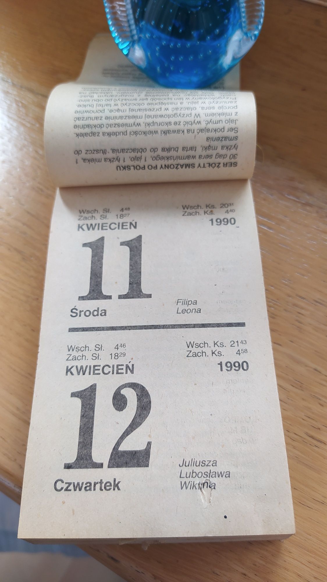 Kalendarz zrywak z 1990 roku.