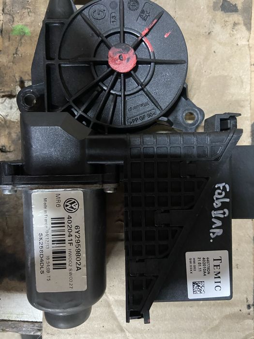 6y2959802 Мотор склопідйомника лівого fabia 2