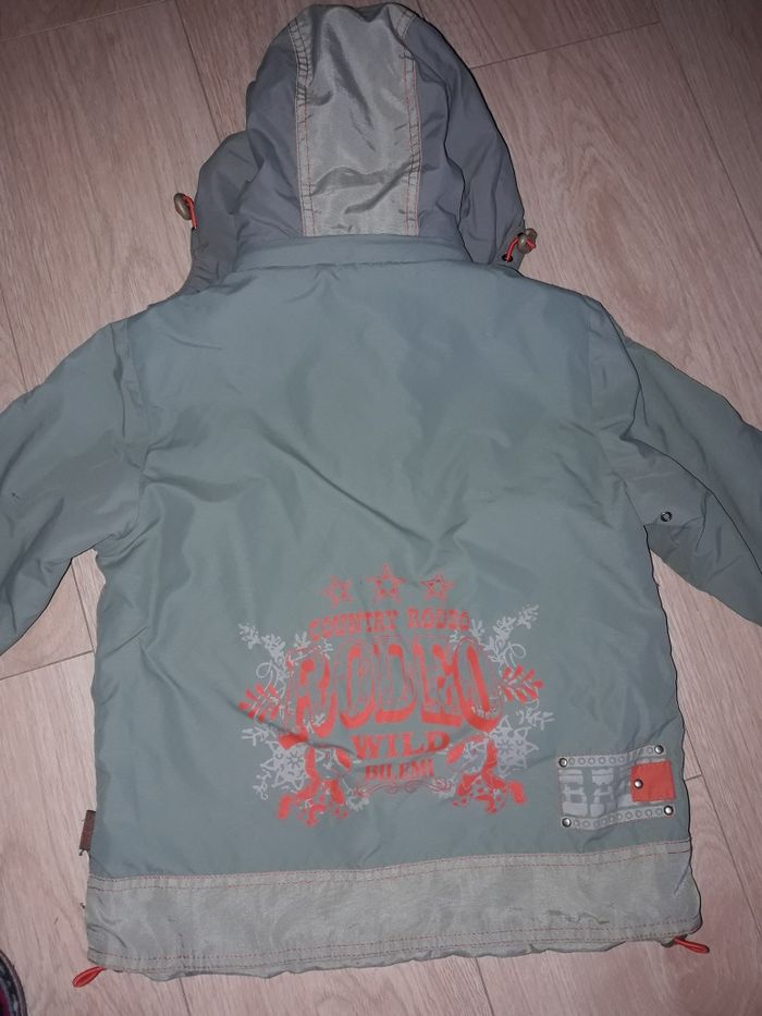 Демисезонная куртка на мальчика 104