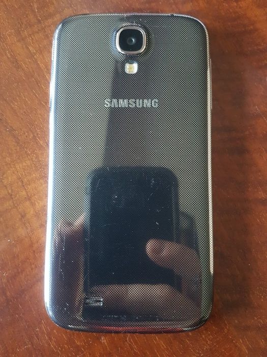 Samsung Galaxy S4 com ecrã partido