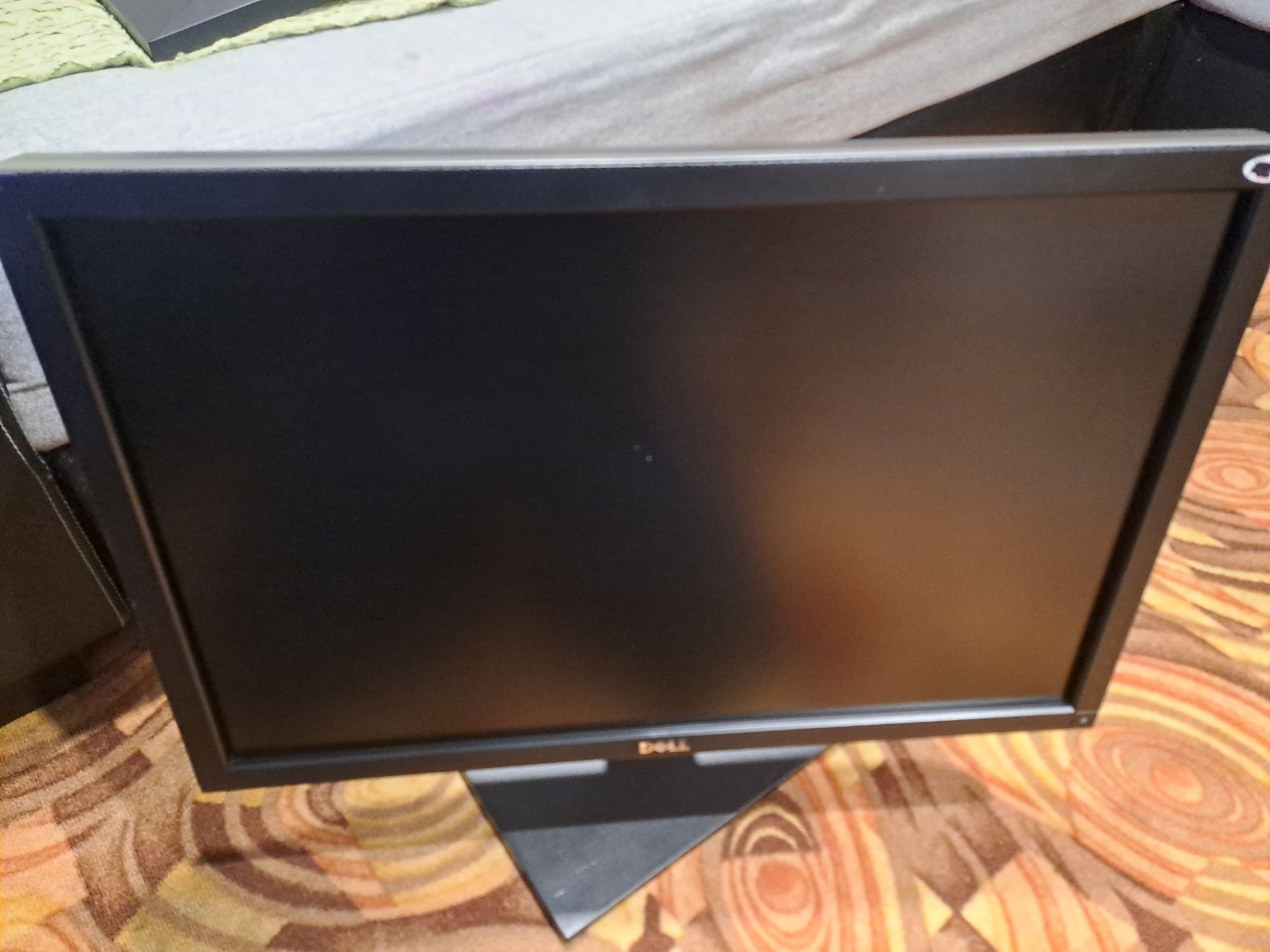 Monitor dell 24 całe  hdmi pivot