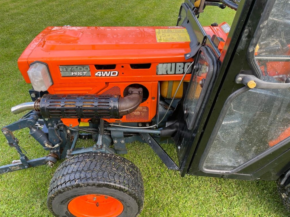 Traktorek Kubota B7400