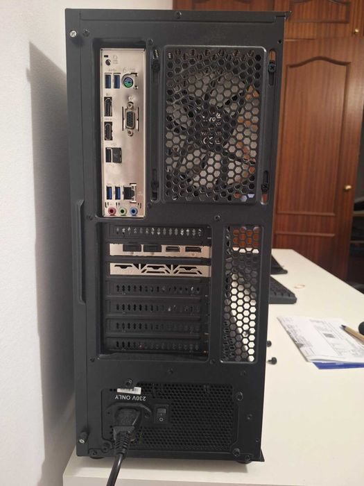 Vendo computador fixo inteiro (com garantia)