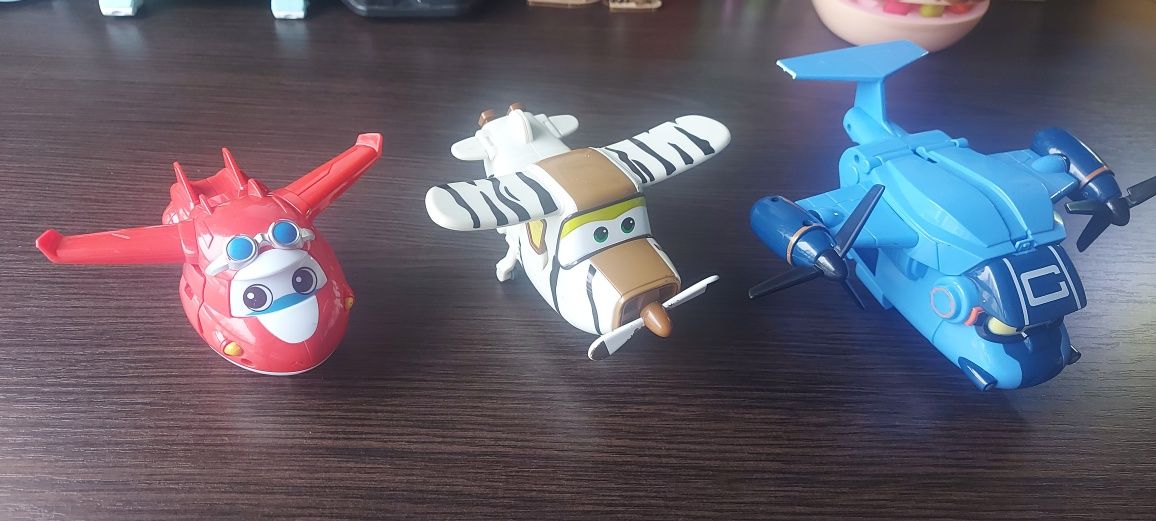 Іграшкові літаки-трансформери, Джет, Белло
