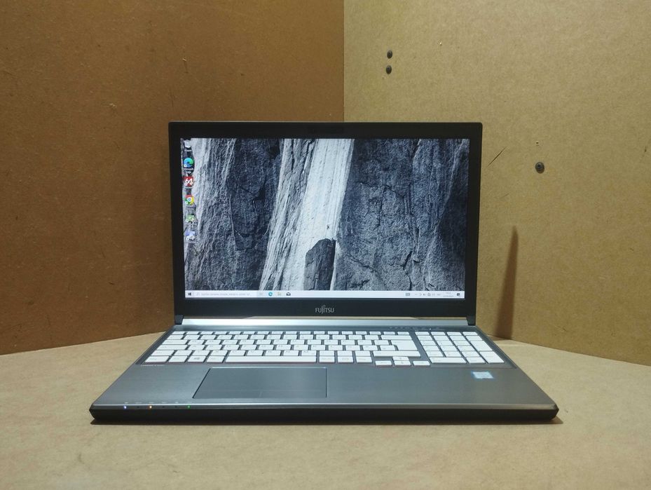 Ноутбук / 15.6"- FullHD-IPS / i5- 6200U / 8 DDR4 / 128 SSD