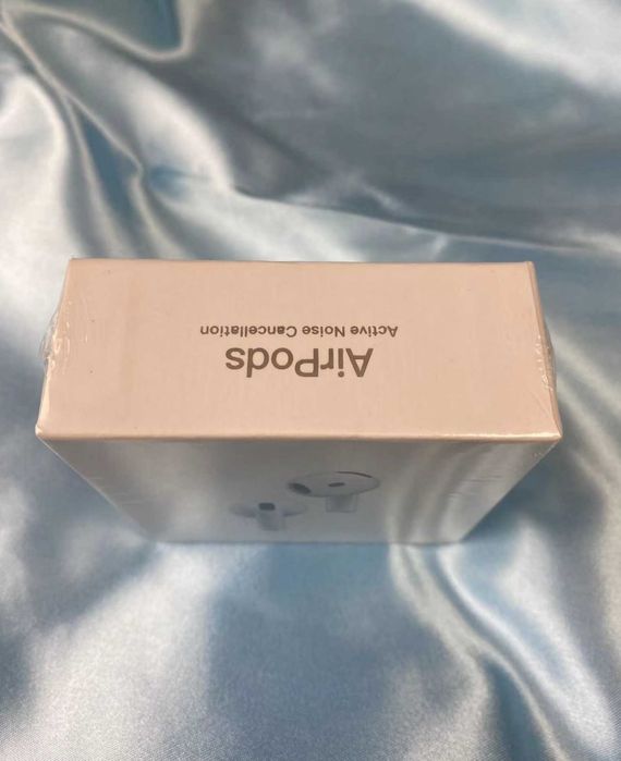 Nowe AppleAirPods 4 z aktywną redukcją szumów