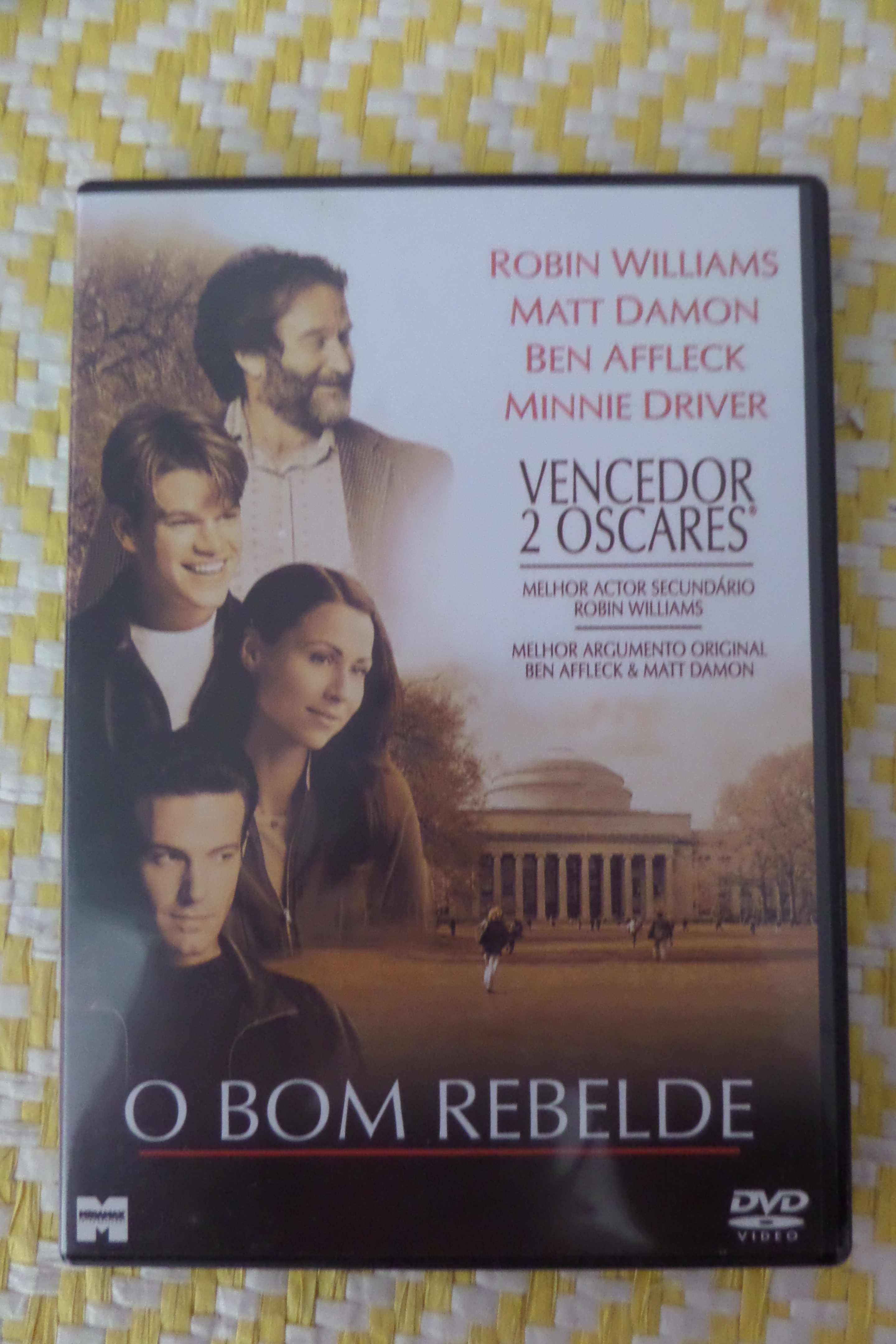 O BOM REBELDE


 Matt Damon -Robin Williams -Ben Affleck