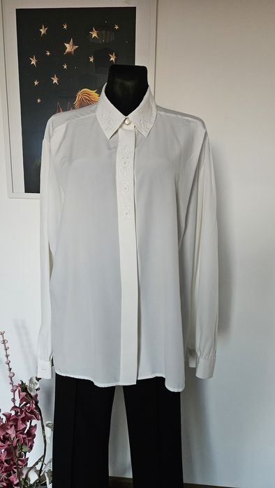 Biała bluzka koszulowa z cudnym haftem rozmiar XXL
Śliczna biala bluzk