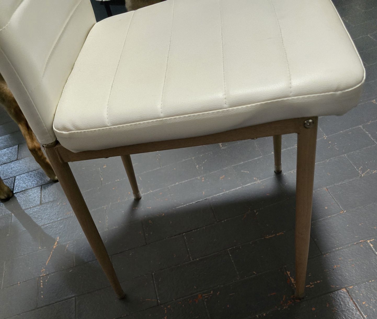 Mesa de jantar e cadeiras