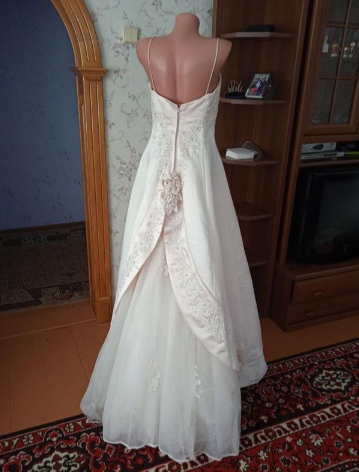Весільне XS-S плаття gown restoration з шлейфом