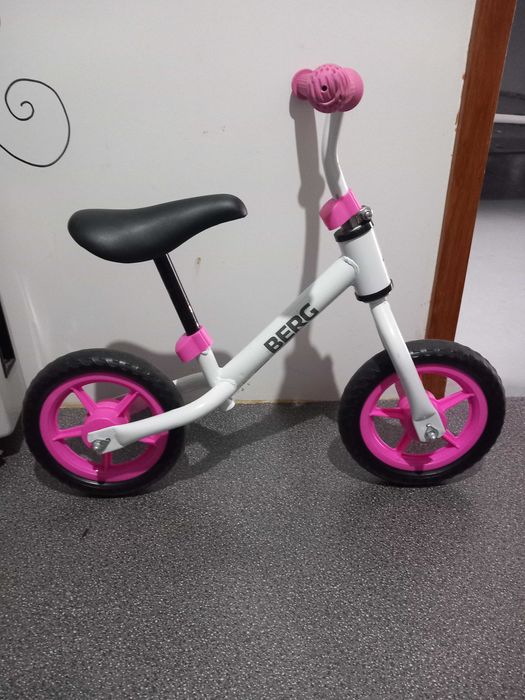 Vendo um triciclo e uma bicicleta