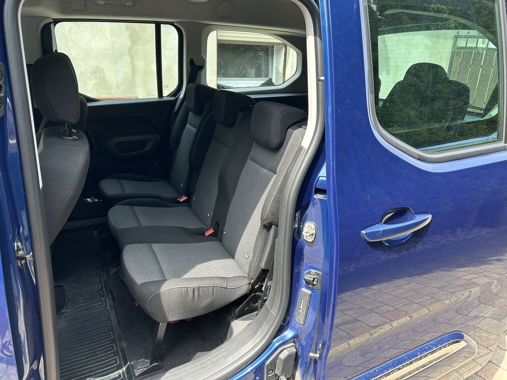 Wynajem Bus Mini Van 7 osób Toyota