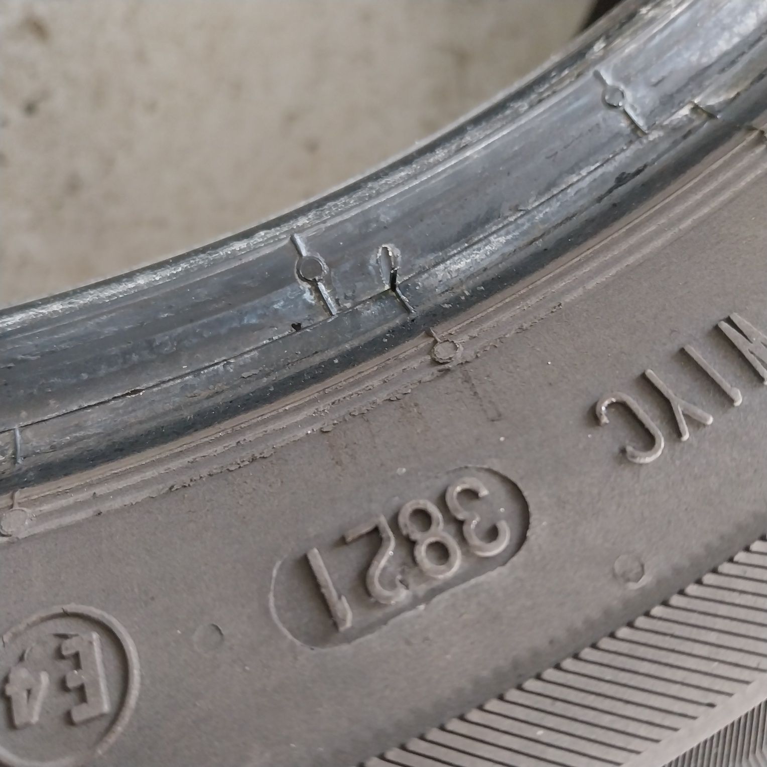 Opona Całoroczne Barum 215/60R16 99V XL
