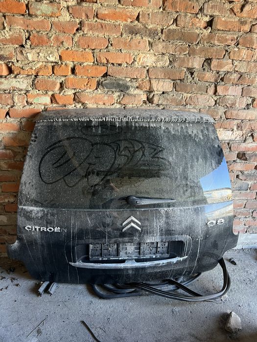 Бампер передній Citroen C8 кришка багажника