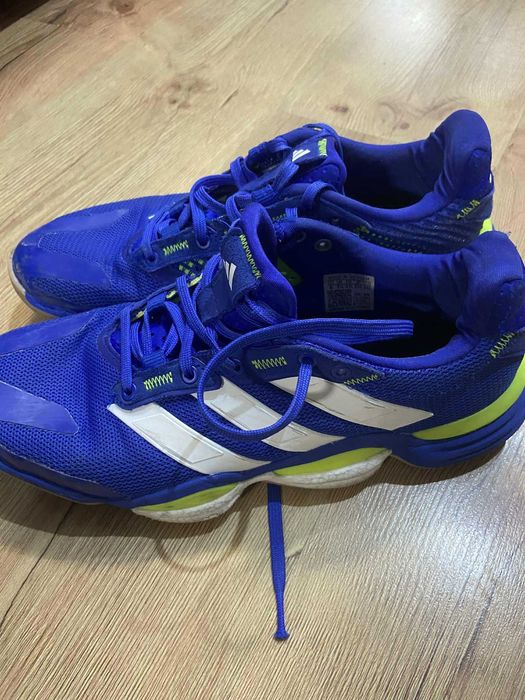 Adidas - buty halowe Stabil 16 IE1083 Niebieski