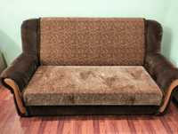 Коричневий велюровий диван