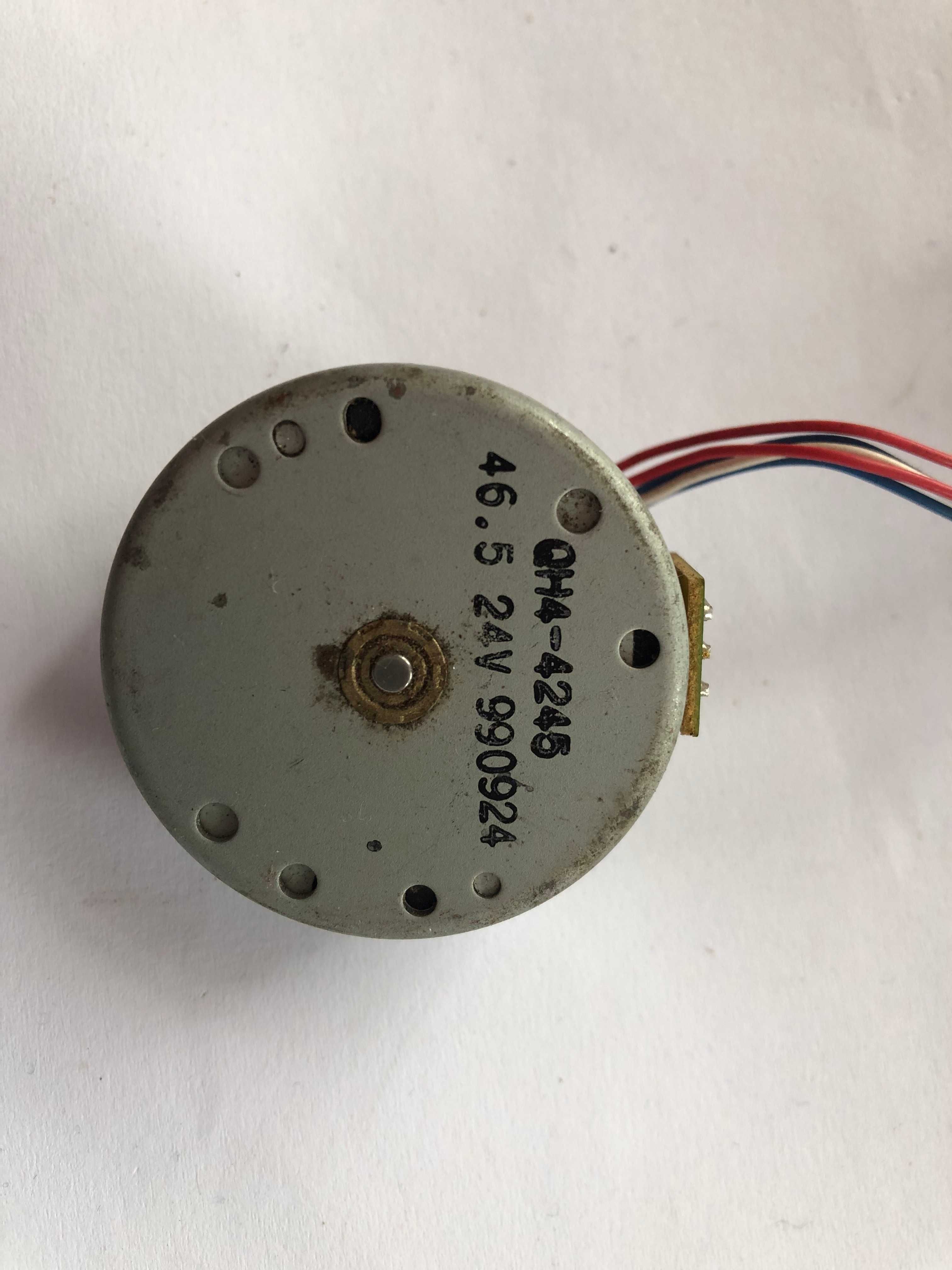 Silniczek 24V QH4 46.5 , fi 42 mm do magnetowidu