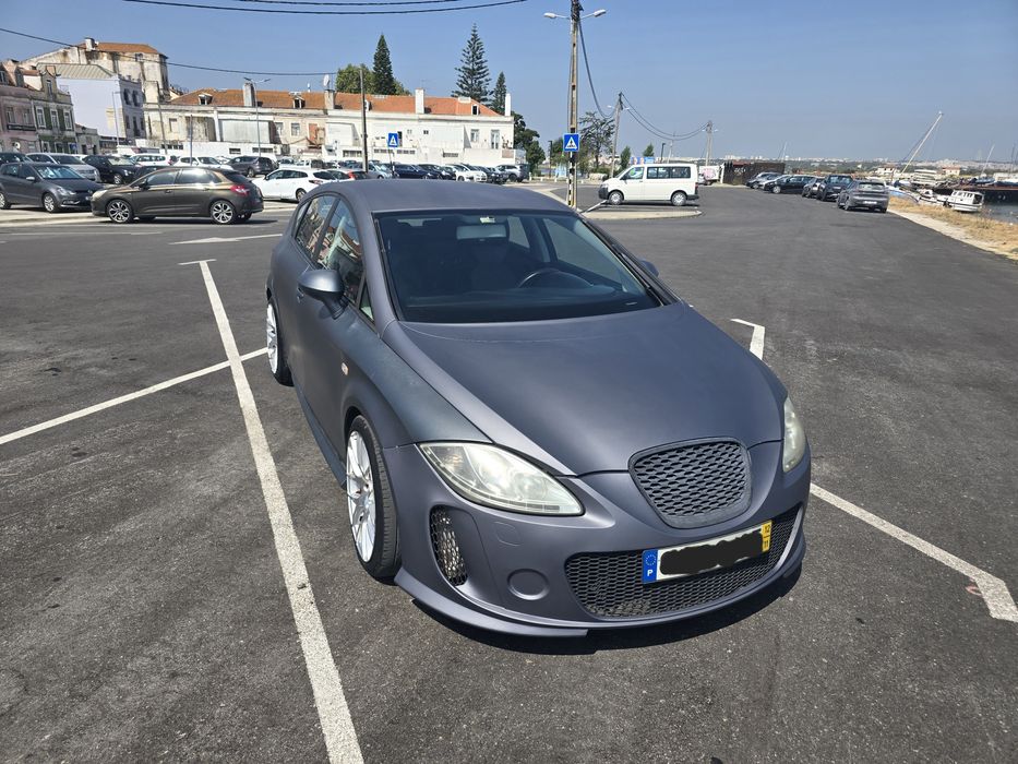 Seat Leon cinzento