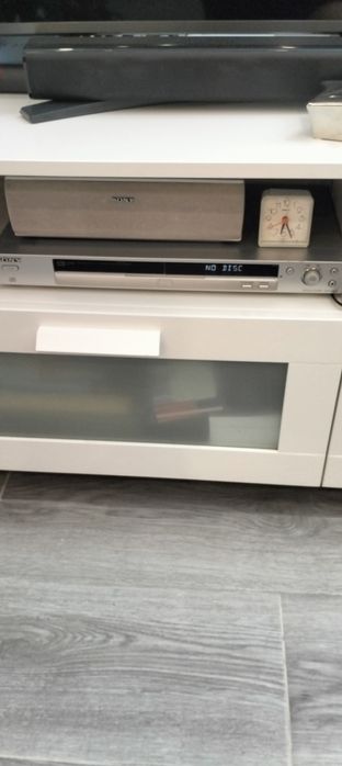 Sistema de som sony.