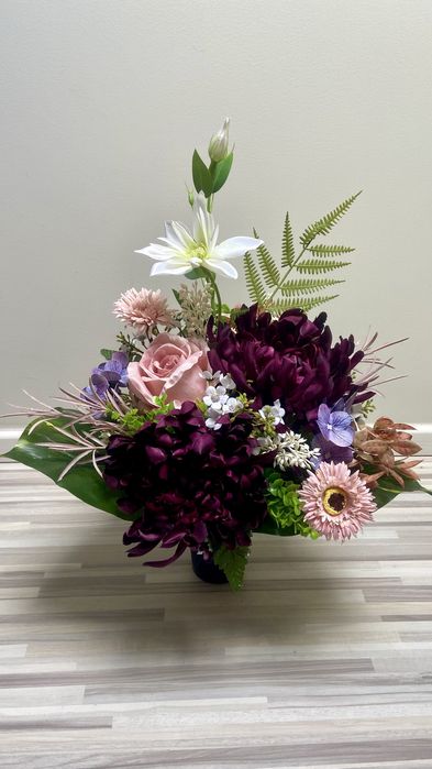 Kompozycja kwiaty sztuczne cmentarz