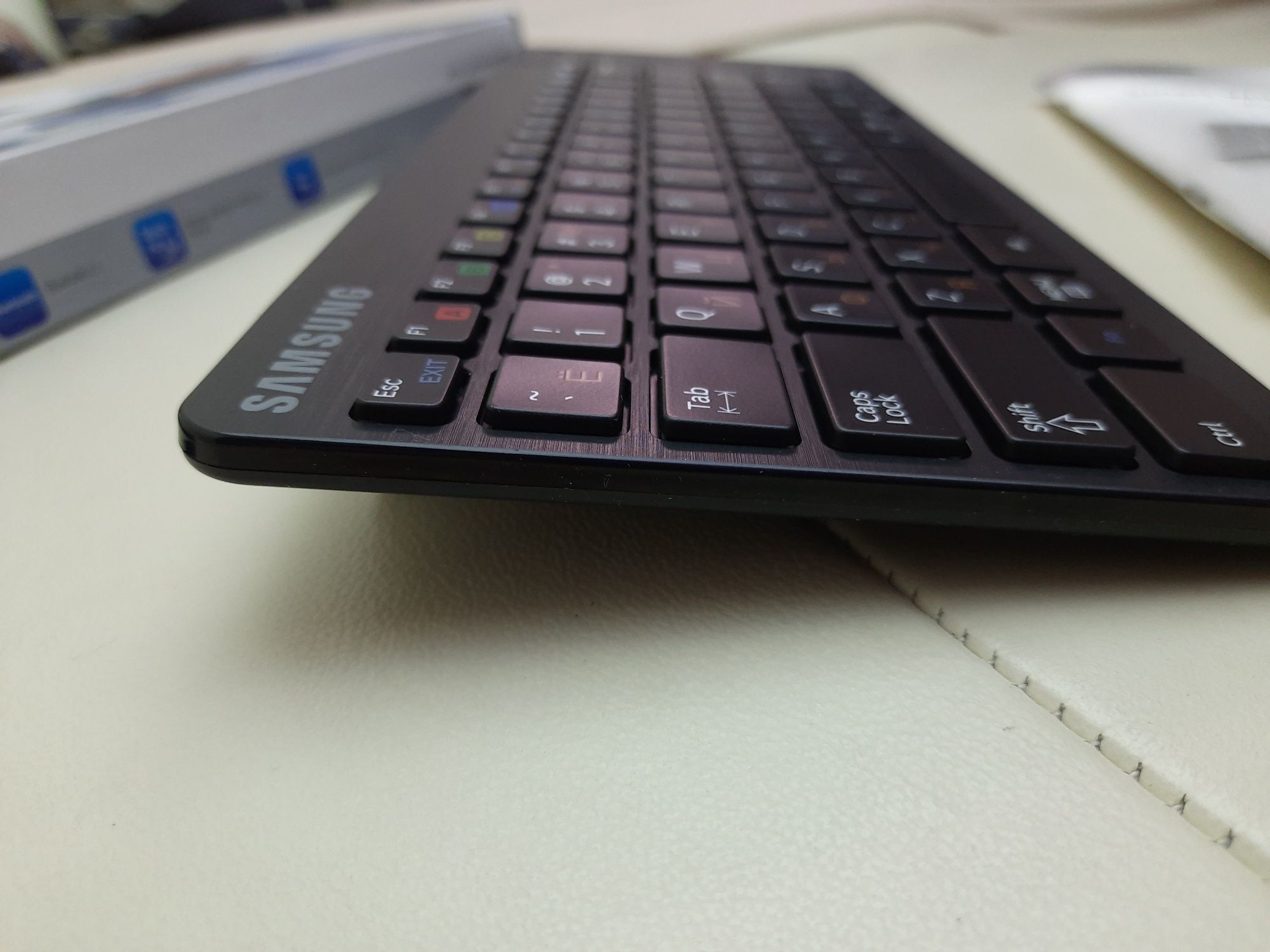 Бездротова клавіатура до ТВ Samsung VG-KBD1000/RU