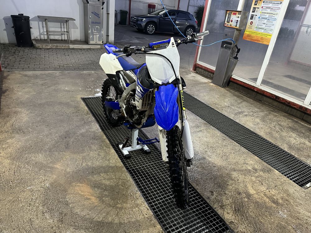 Yamanha yzf 250.