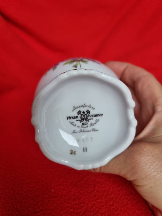 Продам чешську  вазу