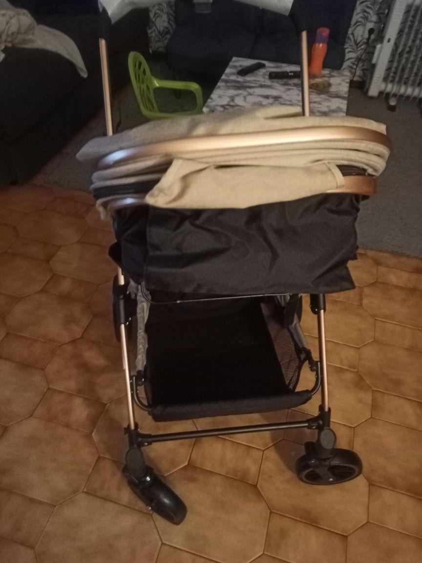 Carrinho de bebê novo sem uso