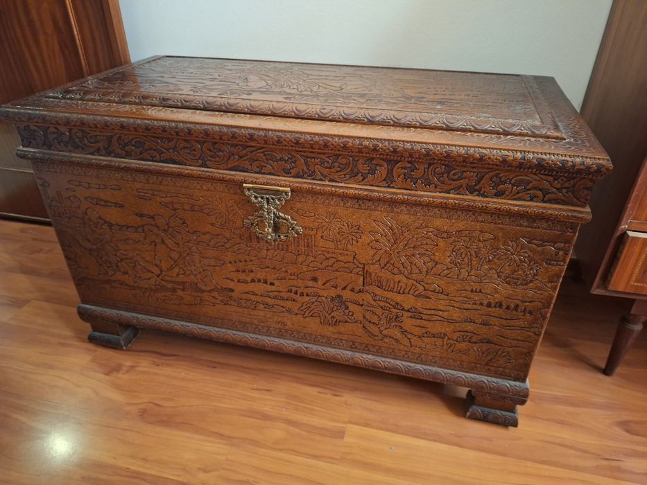 Baú vintage trabalhado
