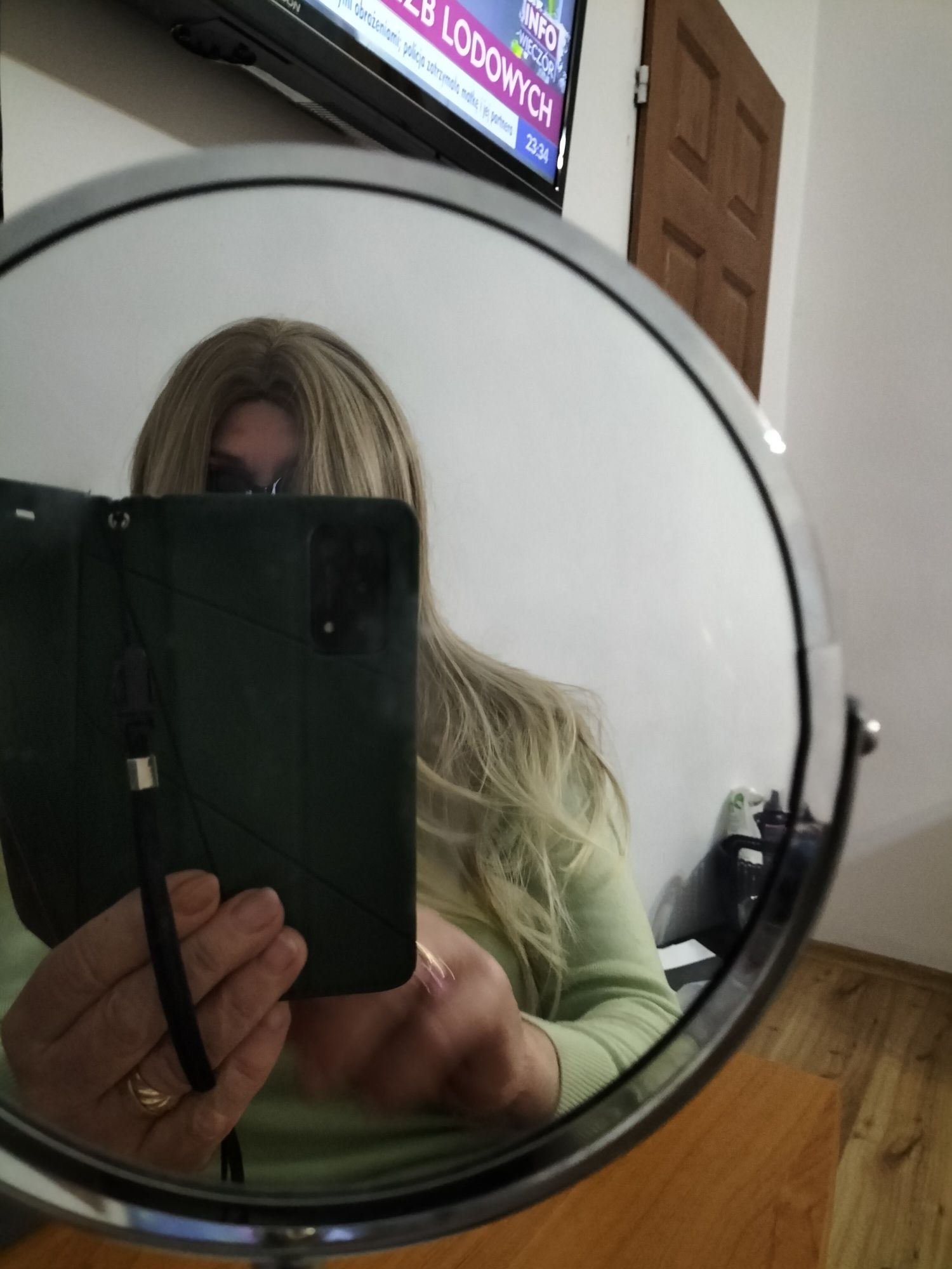 Piękna długa peruka blond ombre