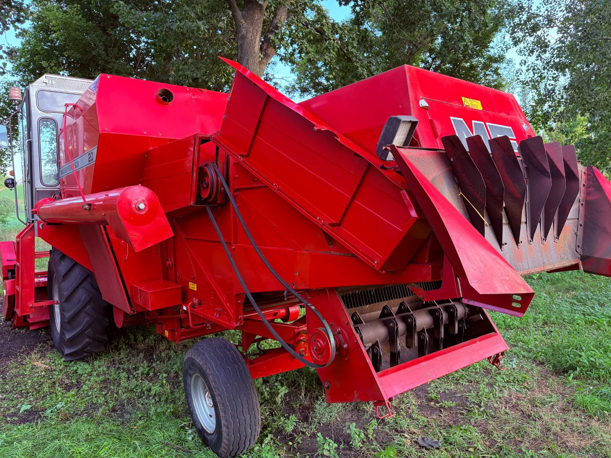 Комбайн Massey Ferguson 20