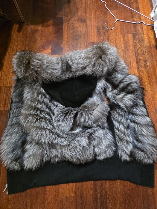 Чорнобурка жилет с капюшоном