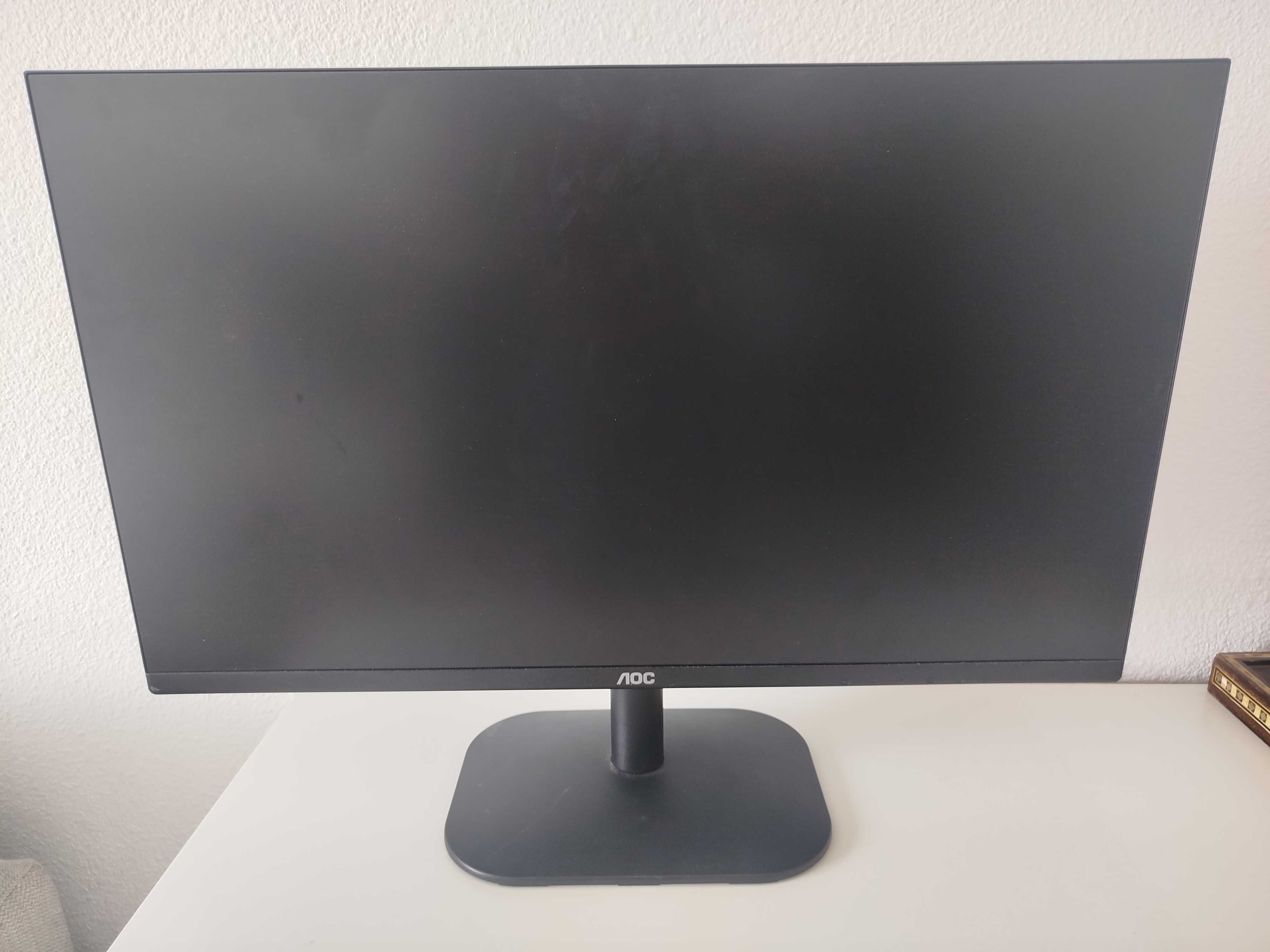 Suporte de ecrã e dois monitores de 27"