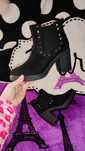 Botas novas camurça n40 com tachas