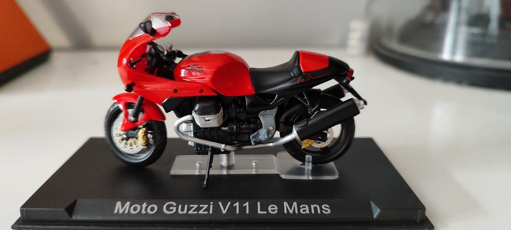 Moto guzzi v12 le mans ixo altaya gablotka